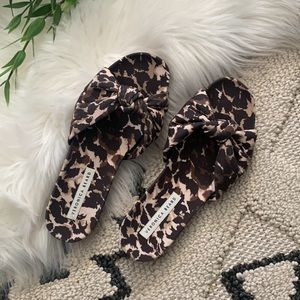 Veronica Beard Slip on leopard Print Sandal. Size 6.5